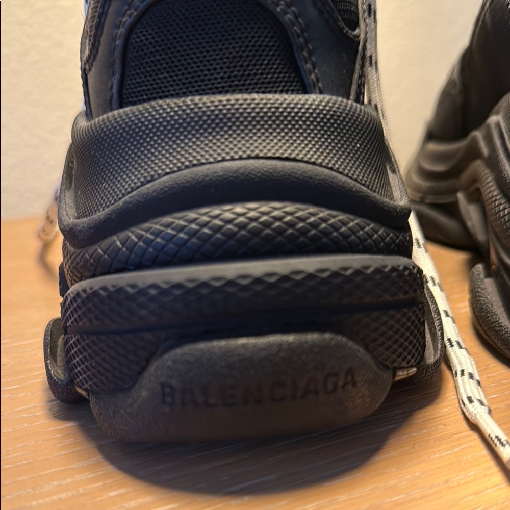 Balenciaga Triple S in Classic Black EU 38 - Picture 5 of 17